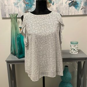 Black and white spotted dress top. Perfect for the office. Pair with a blazer